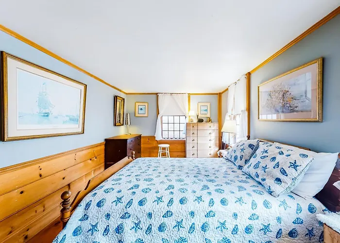 1 Mi To Beach! Family-Friendly Nantucket Retreat