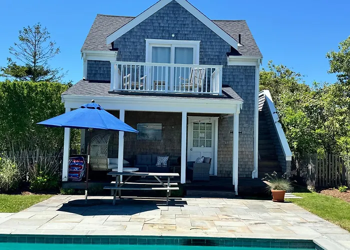 Relaxing Guesthouse With Pool, Stunning Views Close To Beach