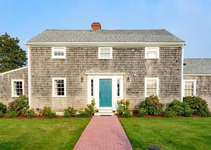 Luxurious Nantucket Getaway Heated Pool